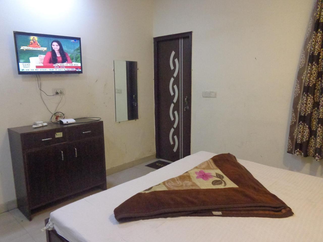 Silver Residency Hotel New Delhi Exterior photo