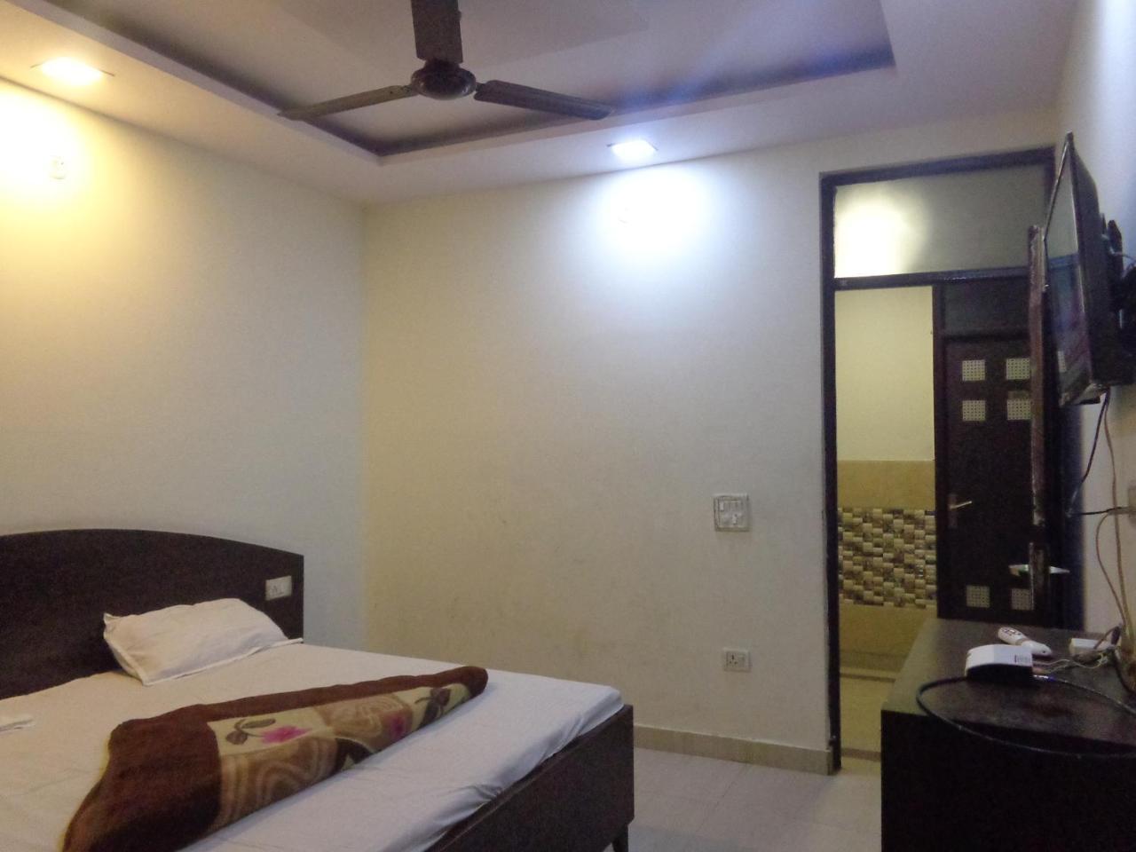 Silver Residency Hotel New Delhi Exterior photo