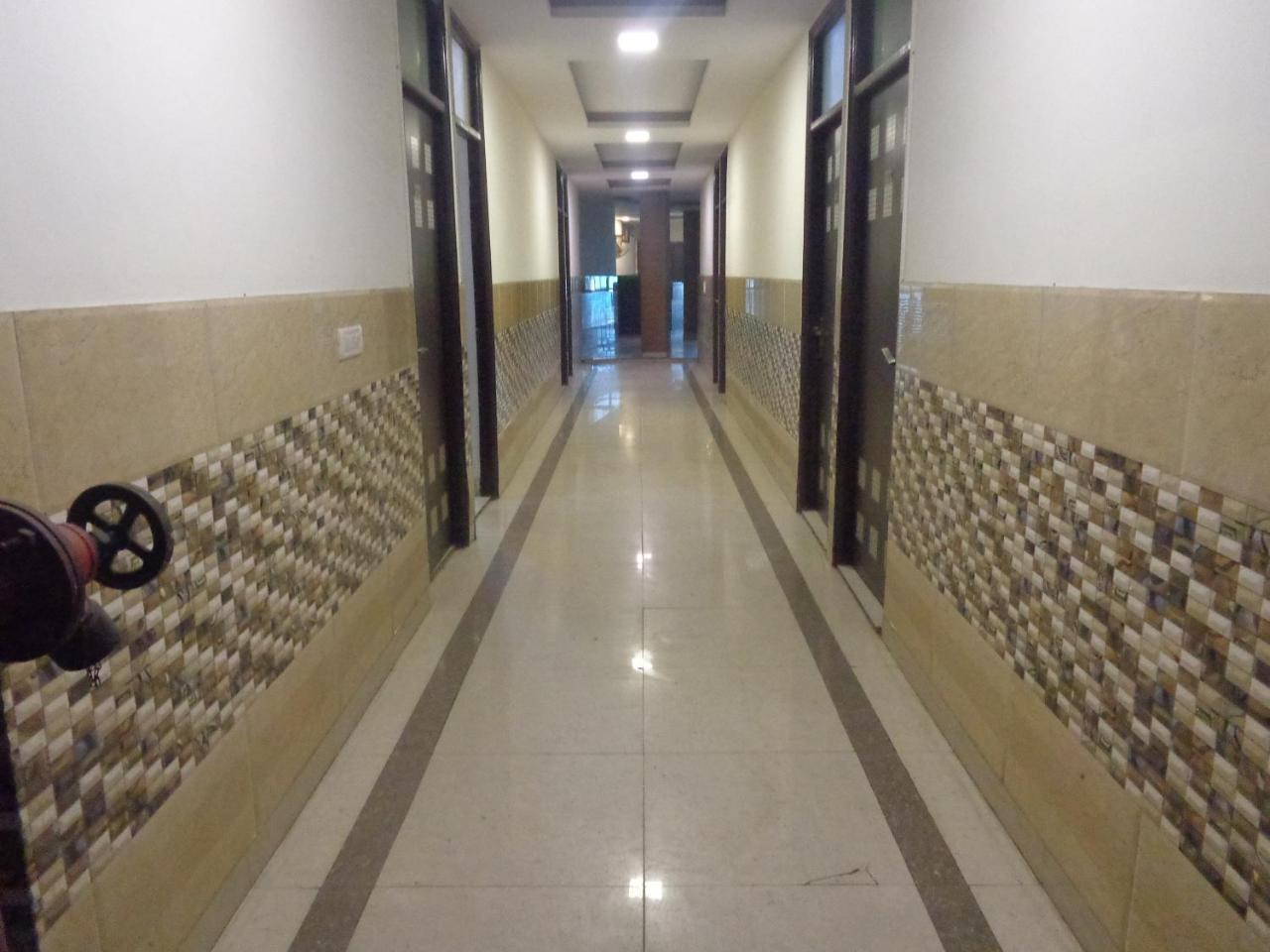Silver Residency Hotel New Delhi Exterior photo