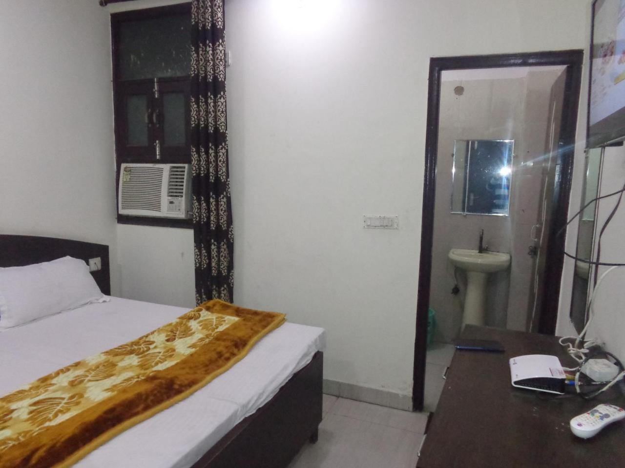 Silver Residency Hotel New Delhi Exterior photo